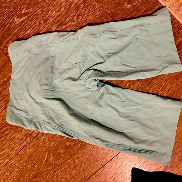 LULULEMON Nulux Biker Shorts - Sz 4 - Picture 2 of 2